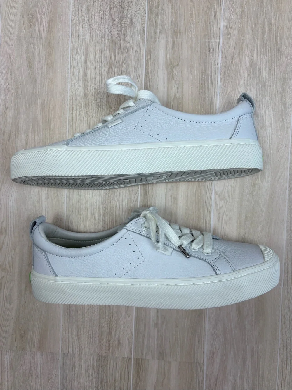 Cariuma Oca Leather Unisex Sneakers 10W 8.5M Like New Rare Eco-Friendly Preppy - Picture 3 of 9